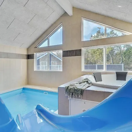 Awesome In With Kitchen Holiday home